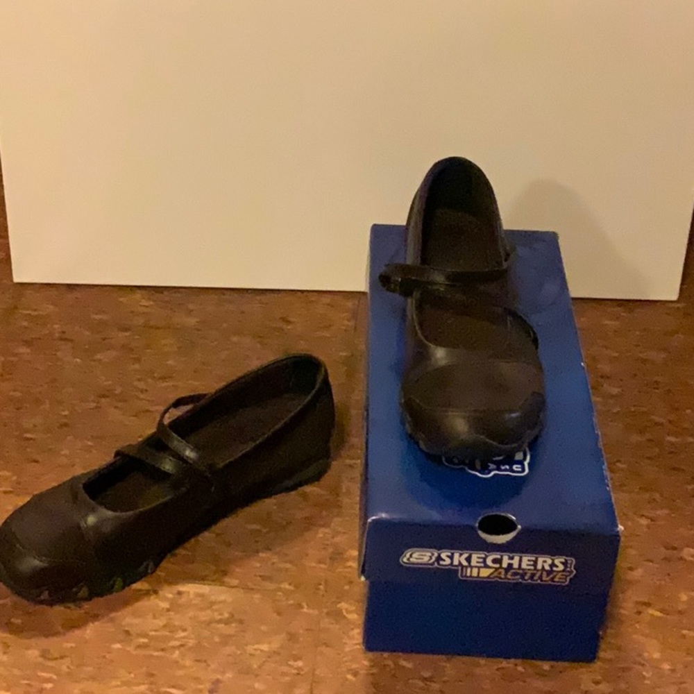 Women’s Skechers toffee colored shoes. Size 9.5